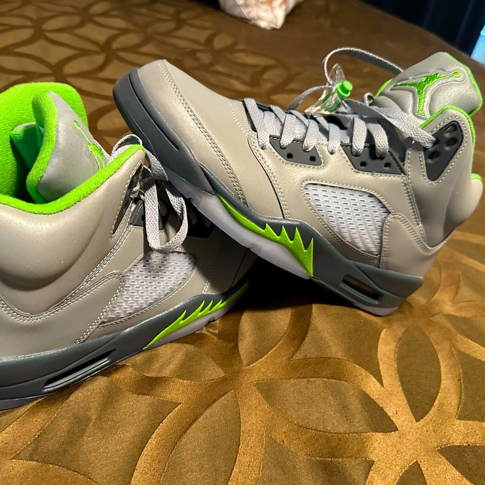 Jordan retro fives green beans